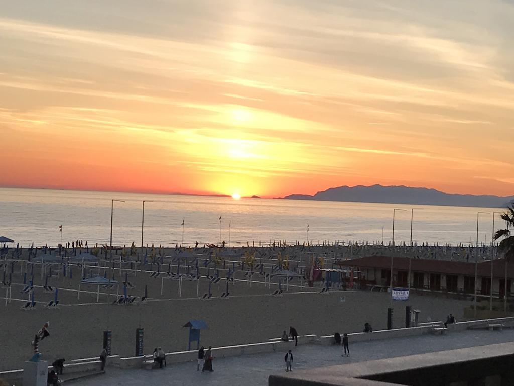 Hotel Bella Riviera Lungomare Viareggio Exterior foto
